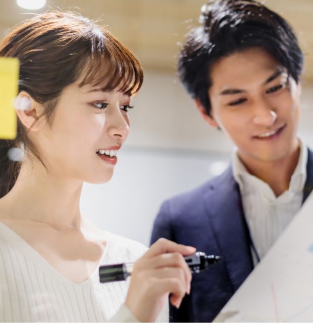 障がい者グループホームの開業に向けた事業計画を立案している様子