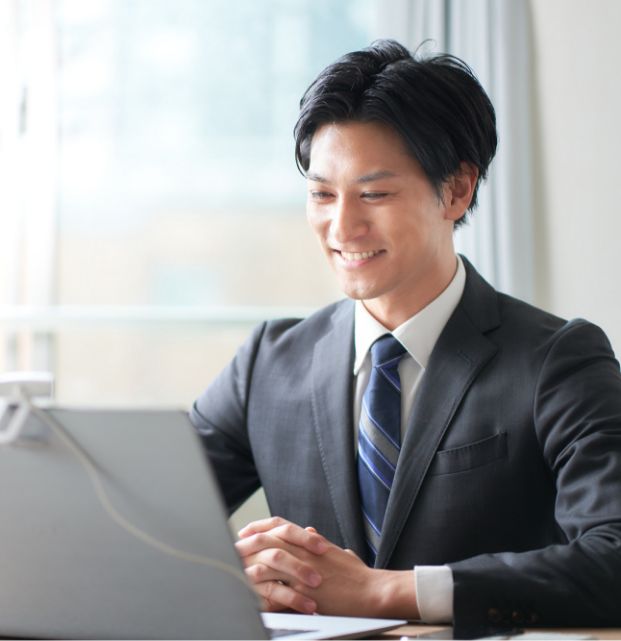 障がい者グループホームコンサルタントが相談を受けている様子